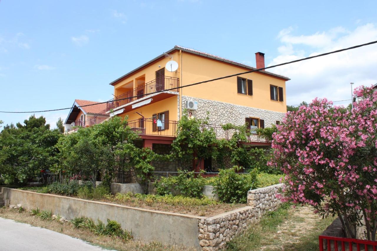 B&B Jesenice - Apartments by the sea Maslenica, Novigrad - 6568 - Bed and Breakfast Jesenice