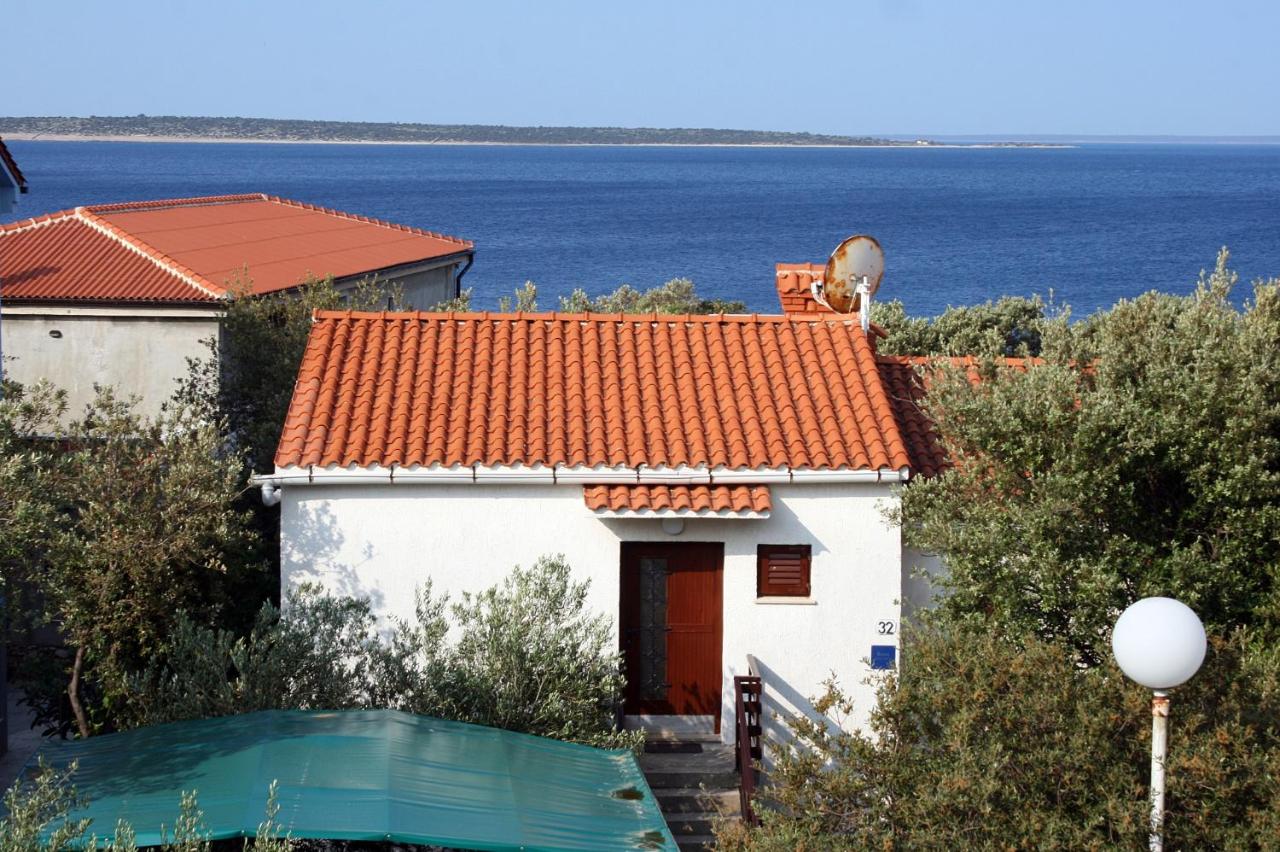 B&B Kolan - Apartments by the sea Mandre, Pag - 6545 - Bed and Breakfast Kolan