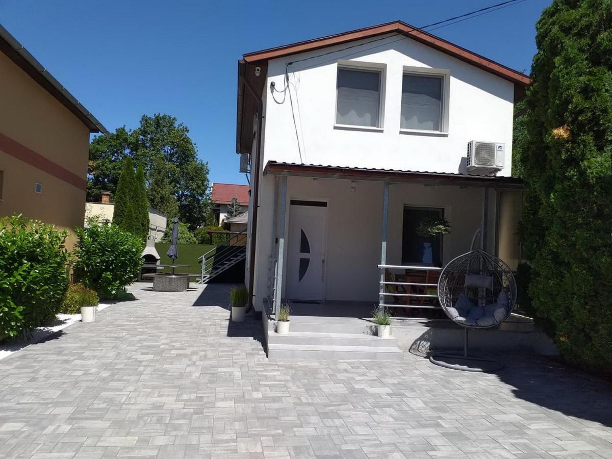 White Stone Apartman - Ferienwohnung Hajduszoboszlo