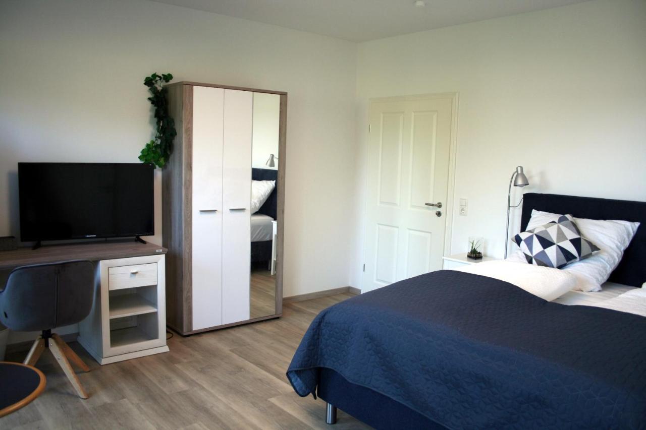 Camera Matrimoniale con Vista Giardino