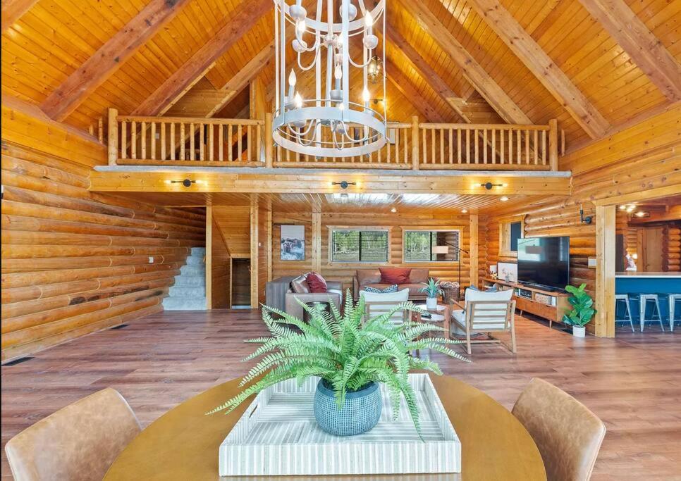 Large Elegant Reunion Cabin by Lake and Ski Resort - B&B