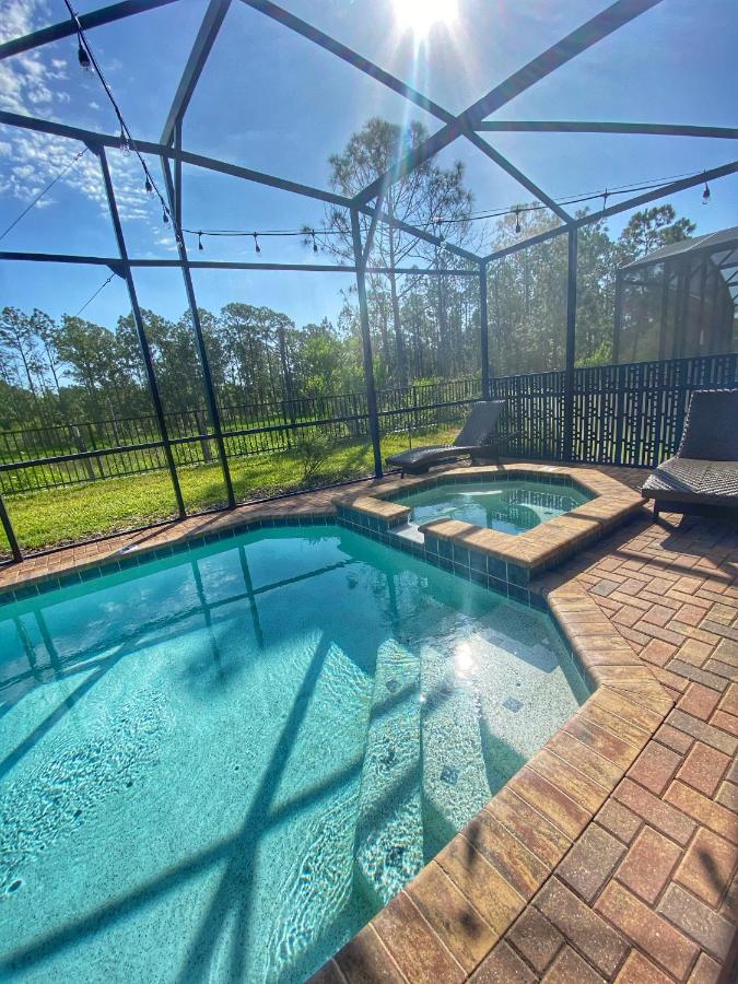 8BR VILLA NEAR DISNEY-VIEW/PRIVACY/POOL & SPA/PS5/EV - Bed and Breakfast Kissimmee