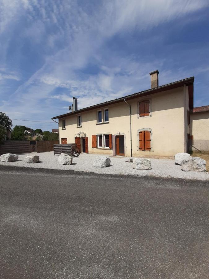 Studio dans bâtisse typique du Jura - Bed and Breakfast