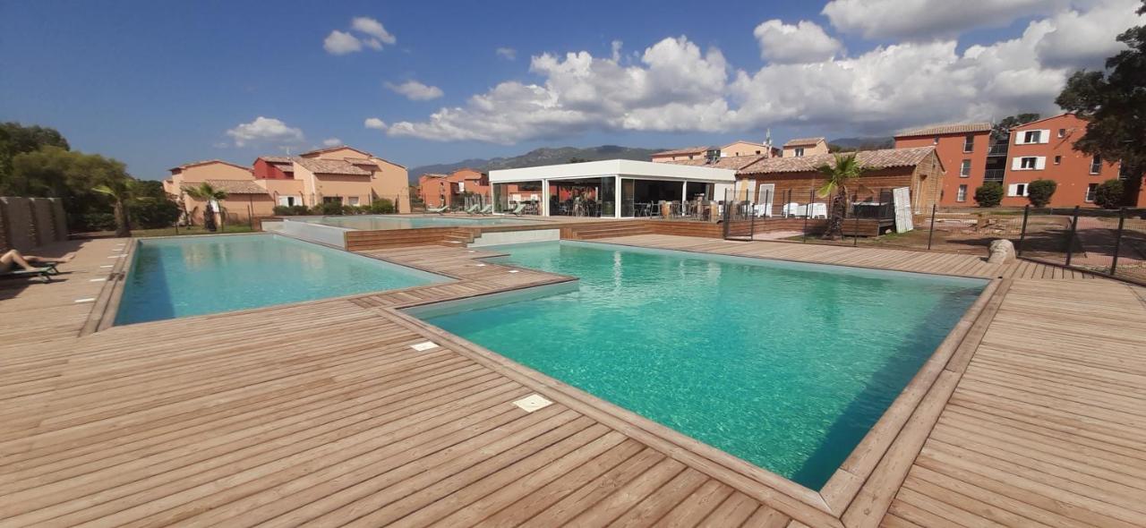 Joli T2 climatisé au calme à 10 mm de Porto-Vecchio dans une résidence de tourisme - B&B