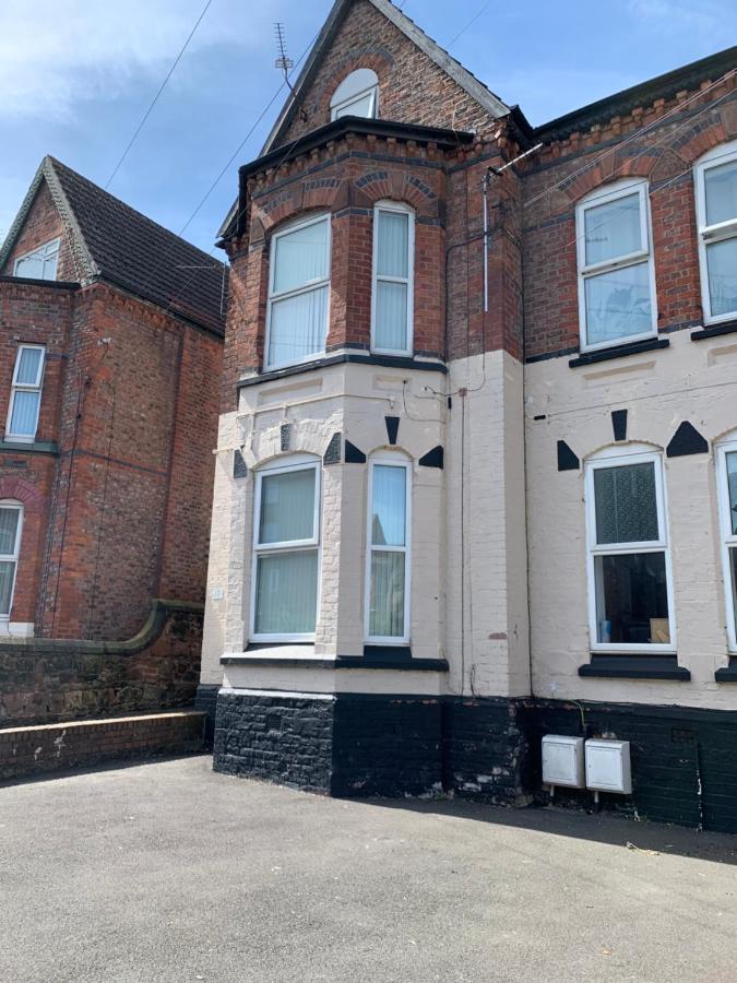 Cosy Wirral home near Liverpool with Free Parking! - Ferienwohnung
