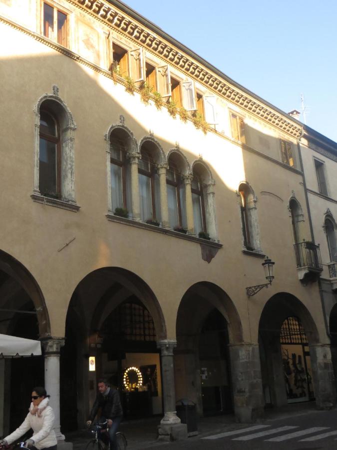 Palazzo Altinate - Note di Piano - Bed and Breakfast