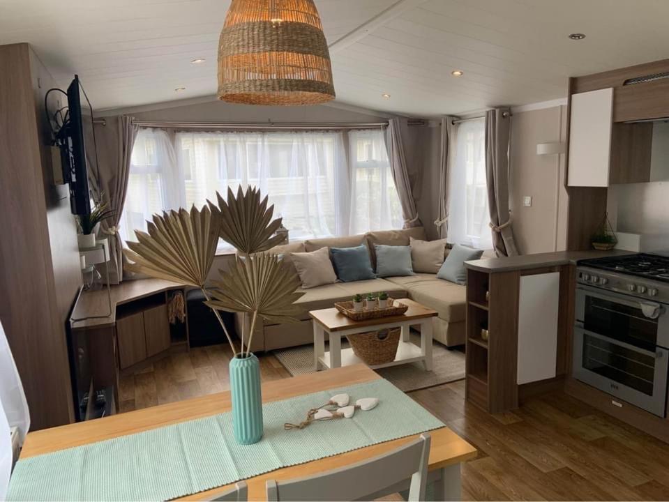 B&B Poole - Cosy, coastal themed Holiday Home, Rockley Park, Poole, Dorset - Bed and Breakfast Poole