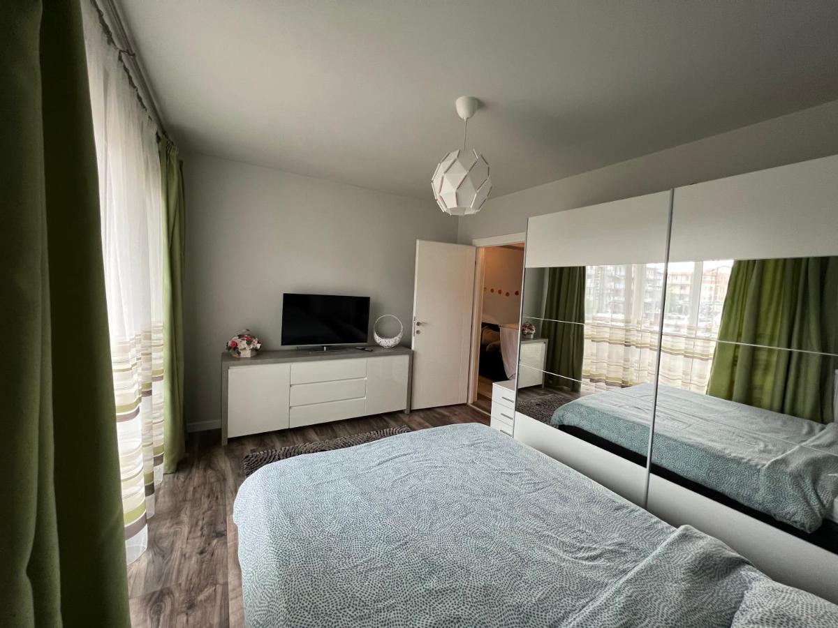 Apartament spatios, mobilat si utilat complet - B&B