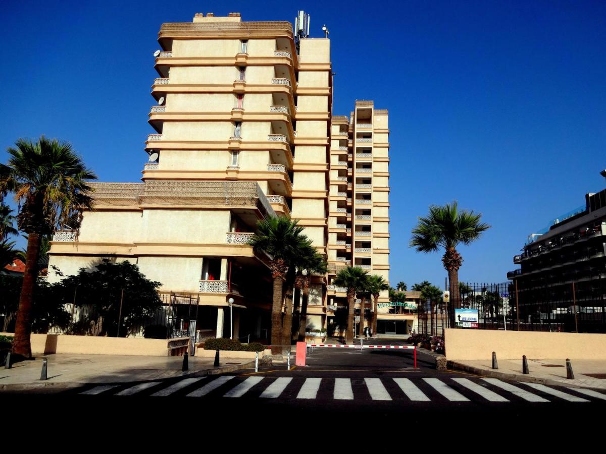 apartment with a large south-facing balcony, sea view and WIFI in Las Americas center - Chambres d'hôtes Playa de las Américas