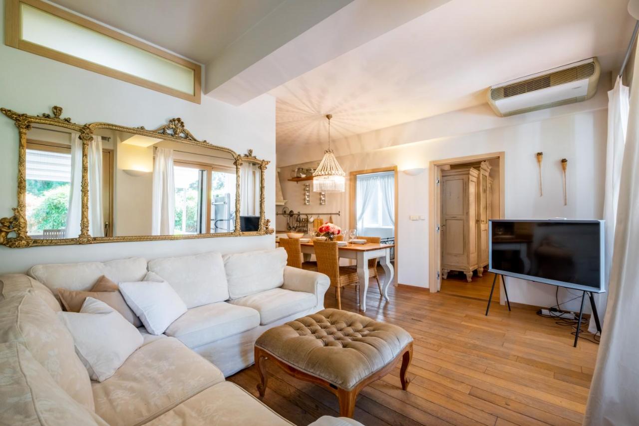 Two-Bedroom Apartment with Lake View