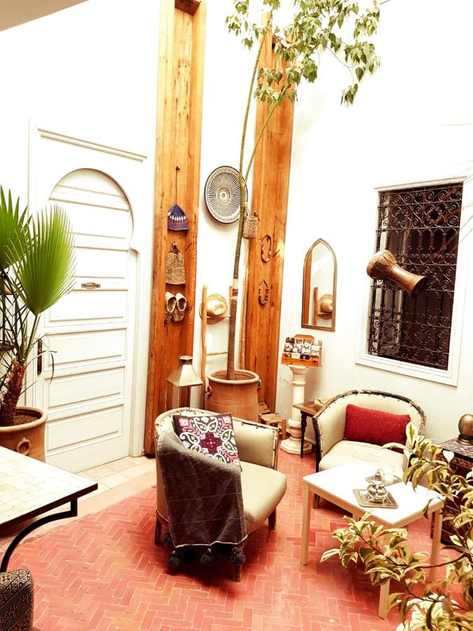 Riad Laly Tourisme Eclairé Le bijou de la medina - B&B