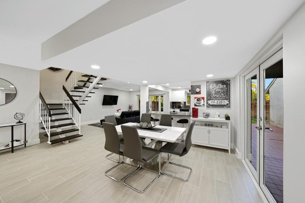Spacious Updated Home With Office By Pmi - B&B