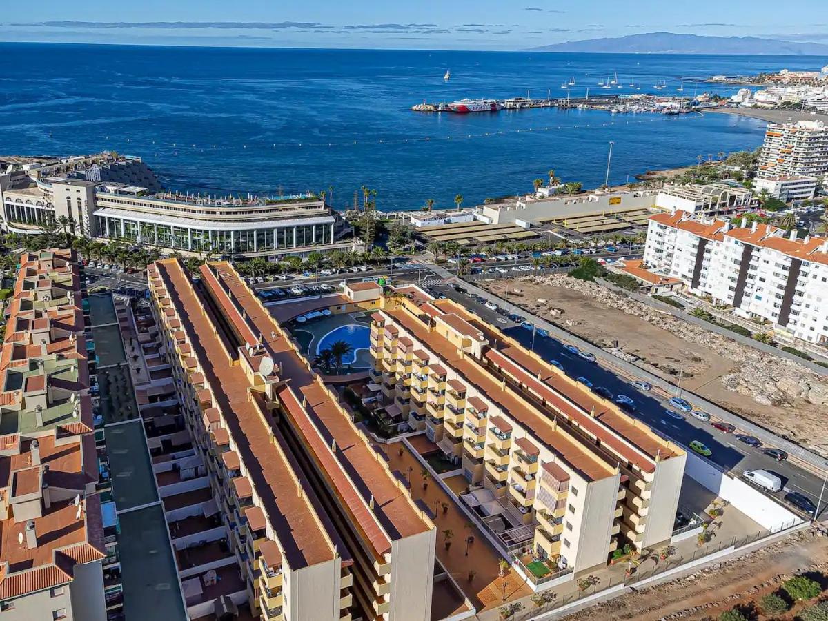 Luminoso y bonito apartamento con piscina en frente del mar - Chambres d’hôtes