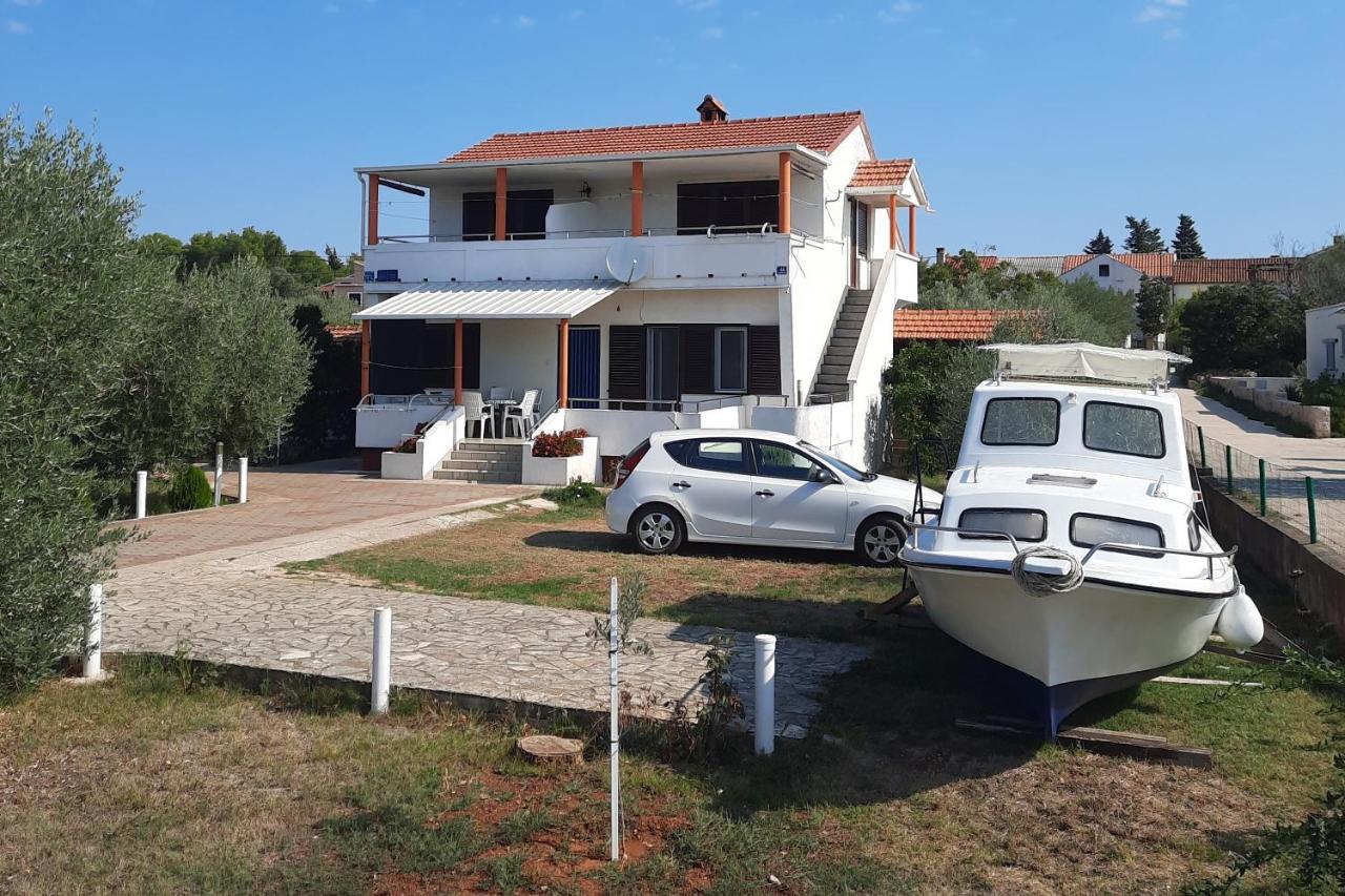 B&B Ugljan - Apartments and rooms with parking space Susica, Ugljan - 8265 - Bed and Breakfast Ugljan