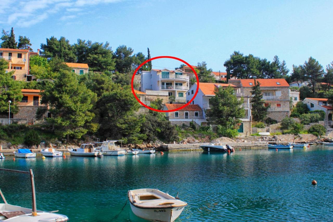 B&B Vrbanj - Apartments by the sea Basina, Hvar - 8754 - Bed and Breakfast Vrbanj