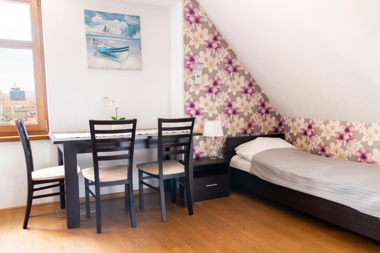 Chambre Triple avec Salle de Bains Privative