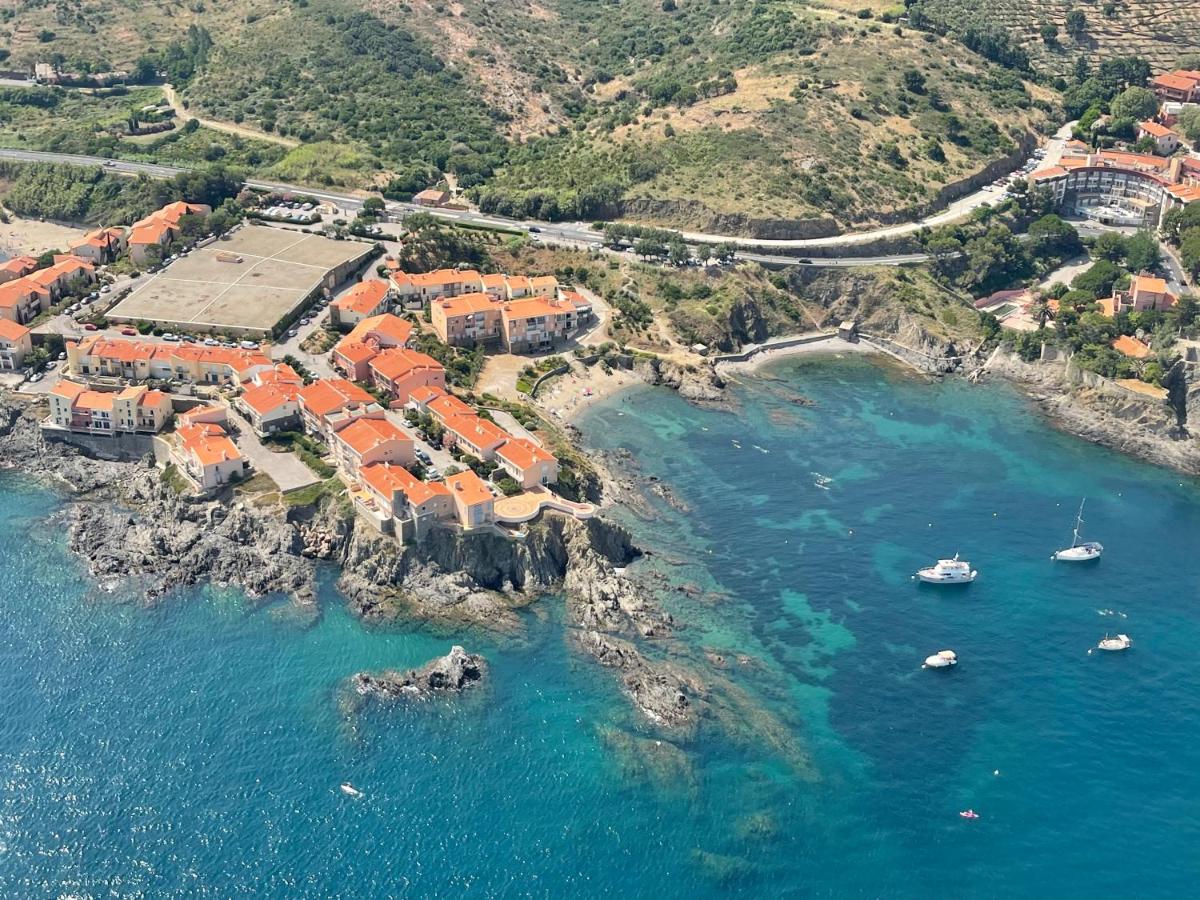 AZUR-Les pieds dans l'eau-Vue sur Mer et Clocher de Collioure en toile de fond - WIFI FIBRE- PARKING Couvert - B&B