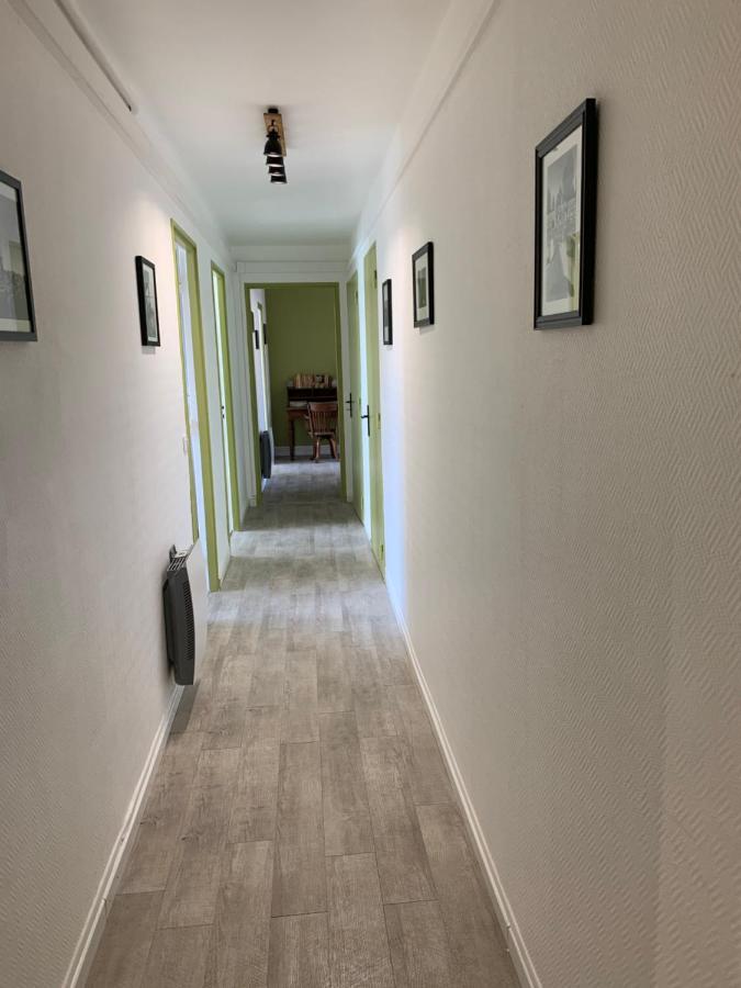 Vue exceptionnelle sur la place Gambetta Plein centre cafés restos idéal séjour pro ou en famille - Chambres d'hôtes Amiens