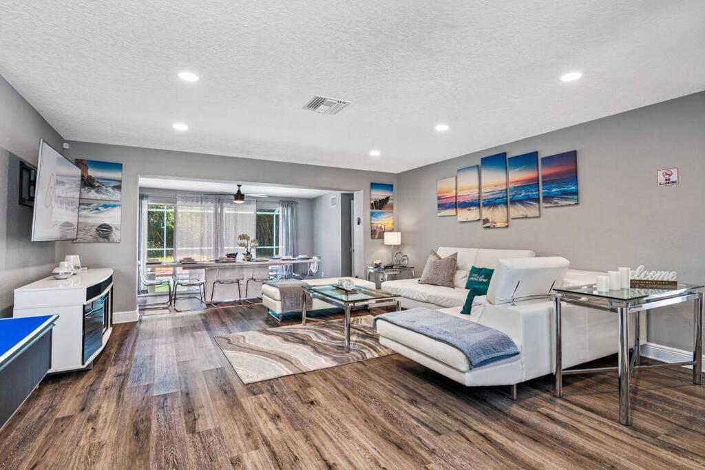 Heated Pool House Only 5 Minutes to Gulf Beaches! - B&B Seminole