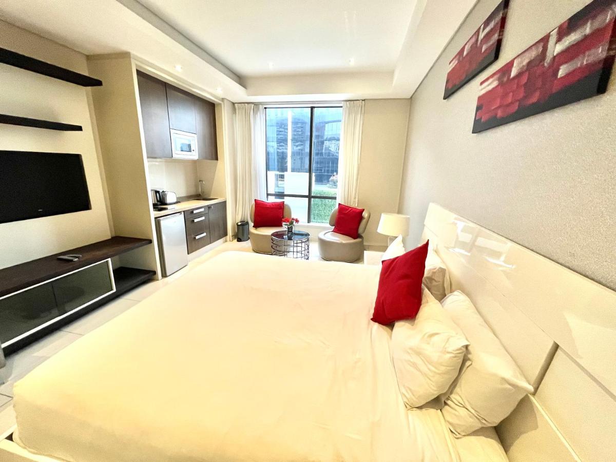 B&B Johannesburg - A cozy apartment at Sandton Skye - Bed and Breakfast Johannesburg