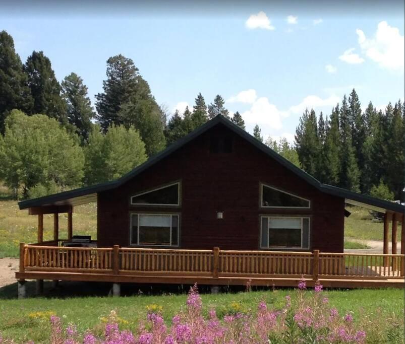 Fox Den Lodge - B&B West Yellowstone