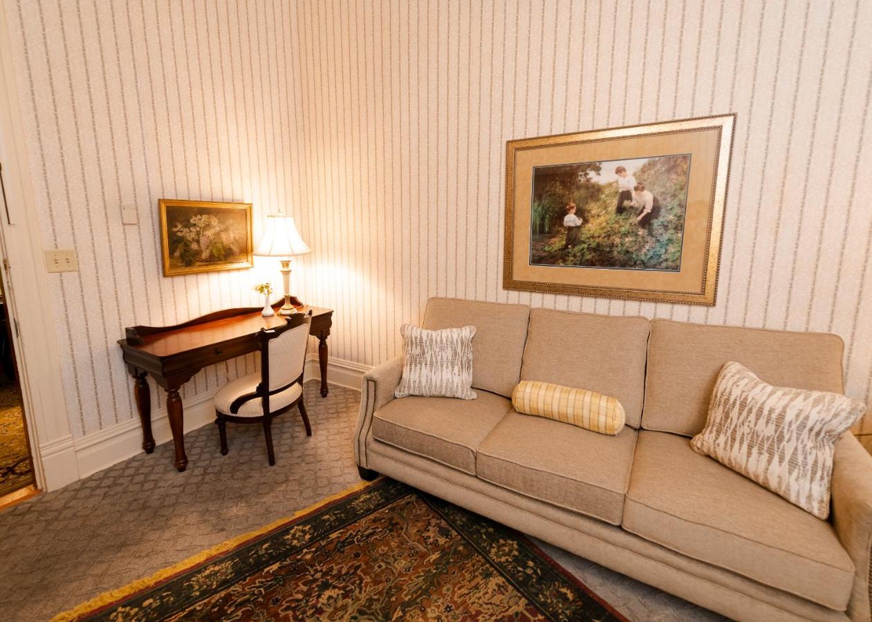 Captain Henderson House - B&B Arkadelphia