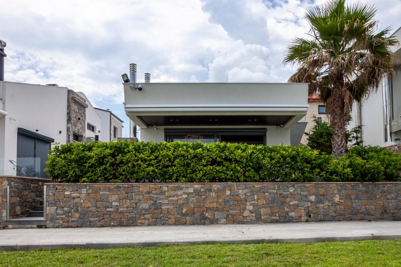 Seafront luxury Villa Almyra, Chalkidiki - Bed and Breakfast Polychrono