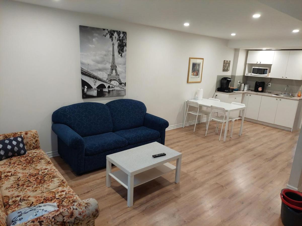 B&B Montréal - Spacious basement one bedroom apartment, WiFi. - Bed and Breakfast Montréal