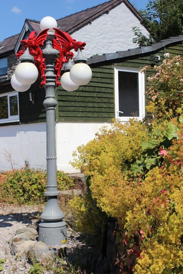B&B Corwen - Poplar Lodge, Dee Valley Stays - cosy microlodge with detached private shower & WC - Bed and Breakfast Corwen