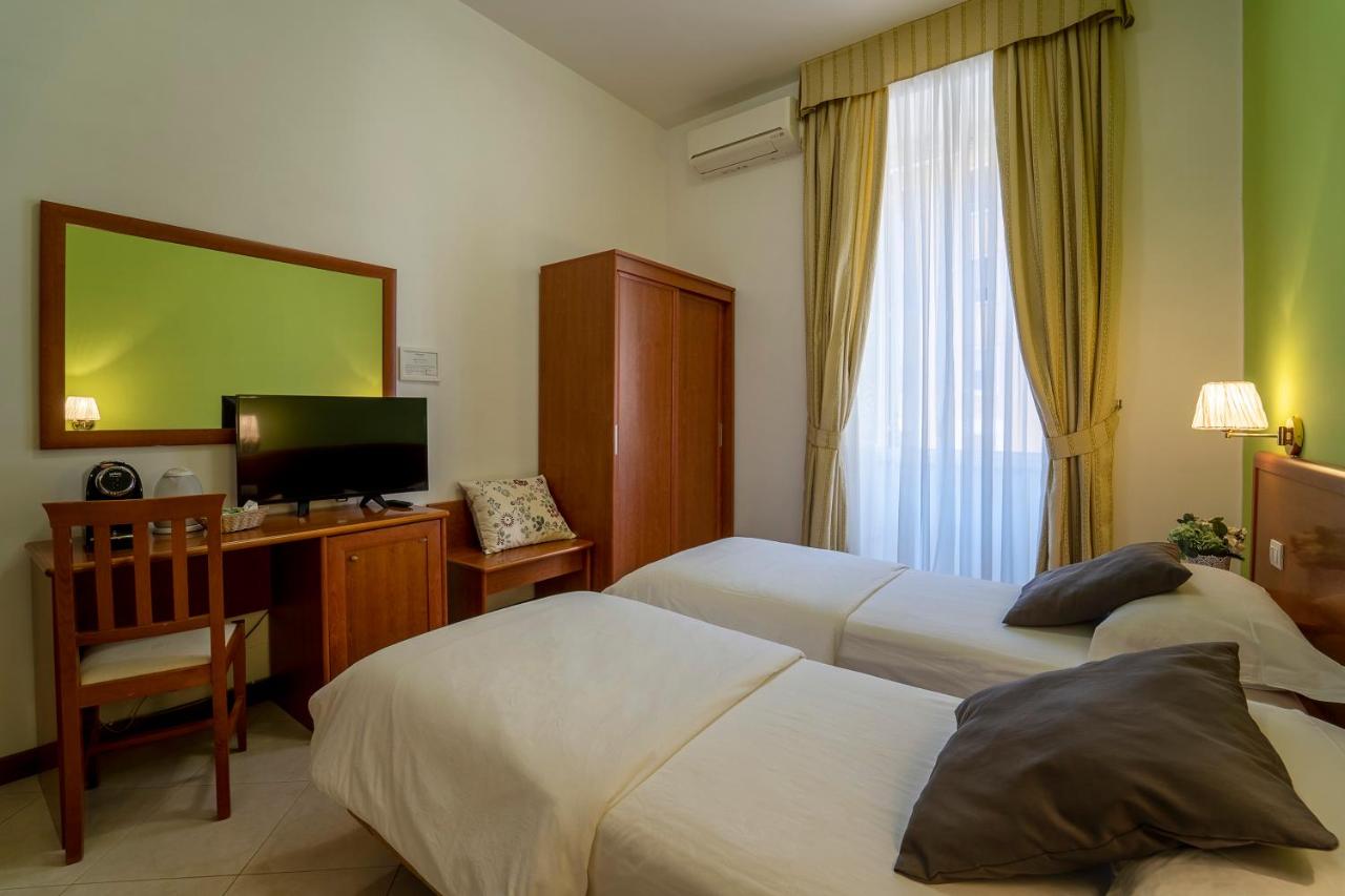 Großes Doppel-/Zweibettzimmer