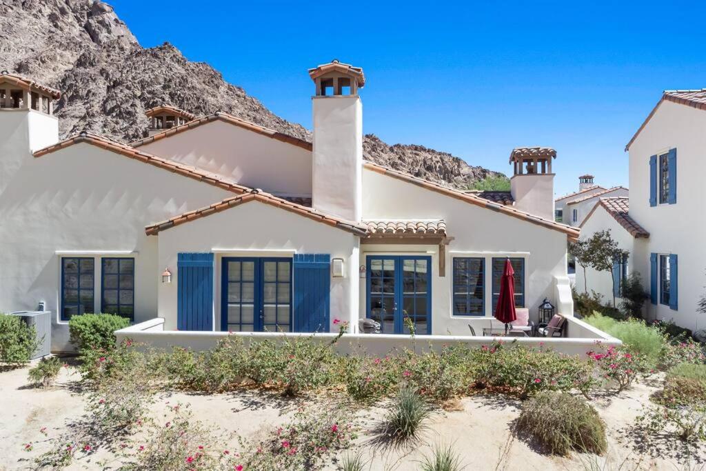 B&B La Quinta - Legacy Villas private 3 bedroom 3 bath villa with view, steps to pool, bikes and arcade game included - Bed and Breakfast La Quinta