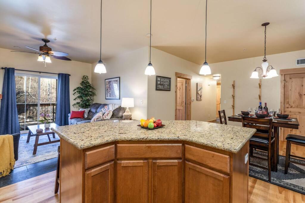 Beautifully Updated PC condo w Pool, Hot Tub, Gym! - Chambres d’hôtes Park City