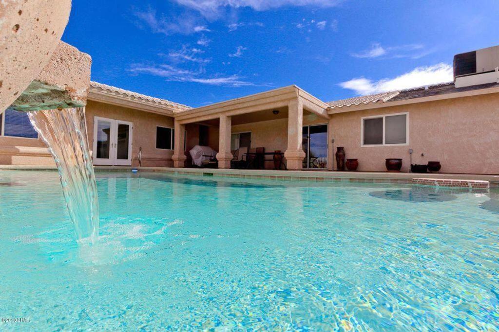 B&B Lake Havasu City - PRIVATE VIEW ON THE LAKE SIDE OF 95! Sleeps 16 - Bed and Breakfast Lake Havasu City