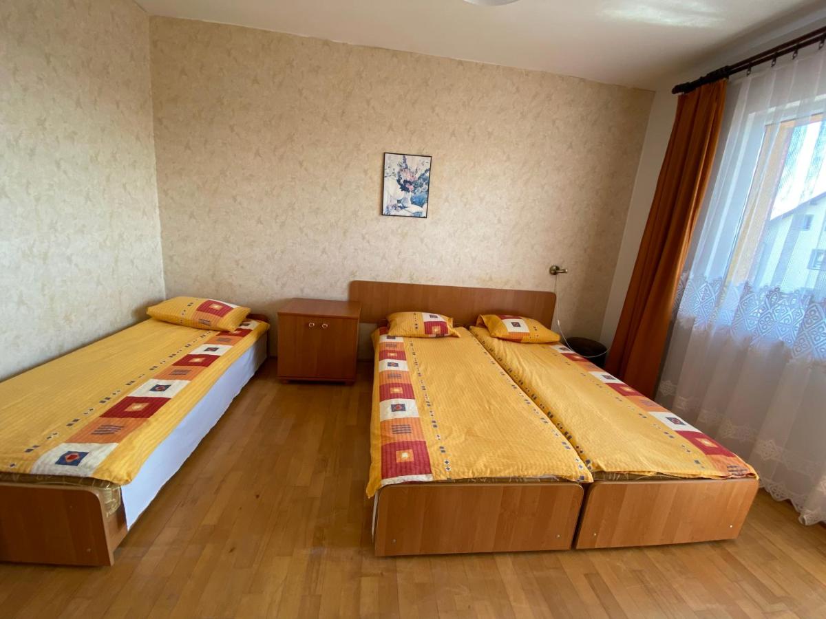 Dreibettzimmer mit Balkon