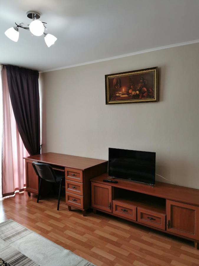 B&B Qostanay - 1 комнатная квартира в самом центре с видом на сквер - Bed and Breakfast Qostanay