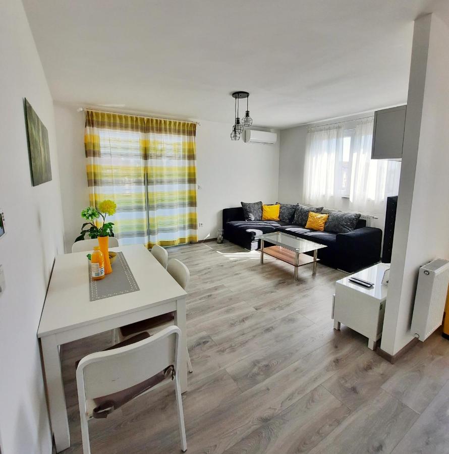 Apartment Mrvica, near Airport - 2BR - Free Parking - Self Check-in - B&B Velika Gorica