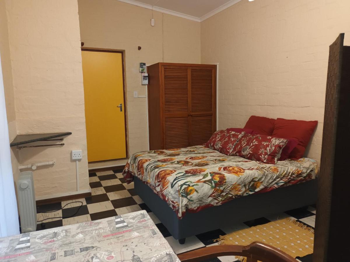 B&B Grahamstown - Peaceful 1-bedroom granny flat in Sunnyside - Bed and Breakfast Grahamstown