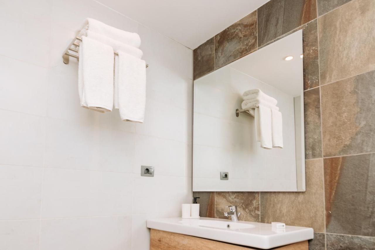 One-Bedroom Apartment with City View