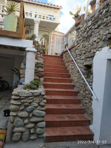appartement centre ville du Boulou pour 2 adultes-2 enfants- check in 17h-21h--juillet-aout reservation de 7 jours mini - B&B