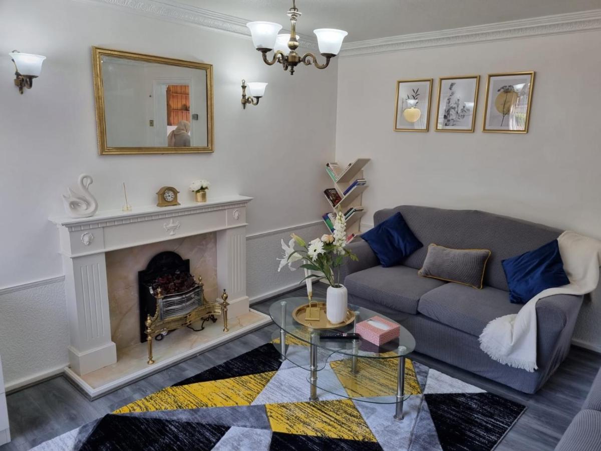 Centrally Located w/ Free Parking & Smart TV - Ferienwohnung