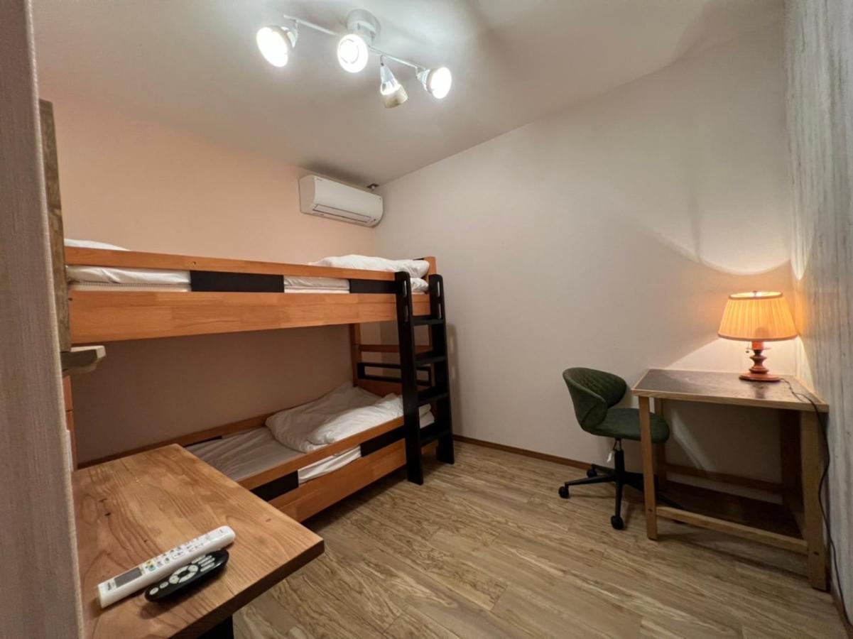 Standard Twin Room with Shared Bathroom