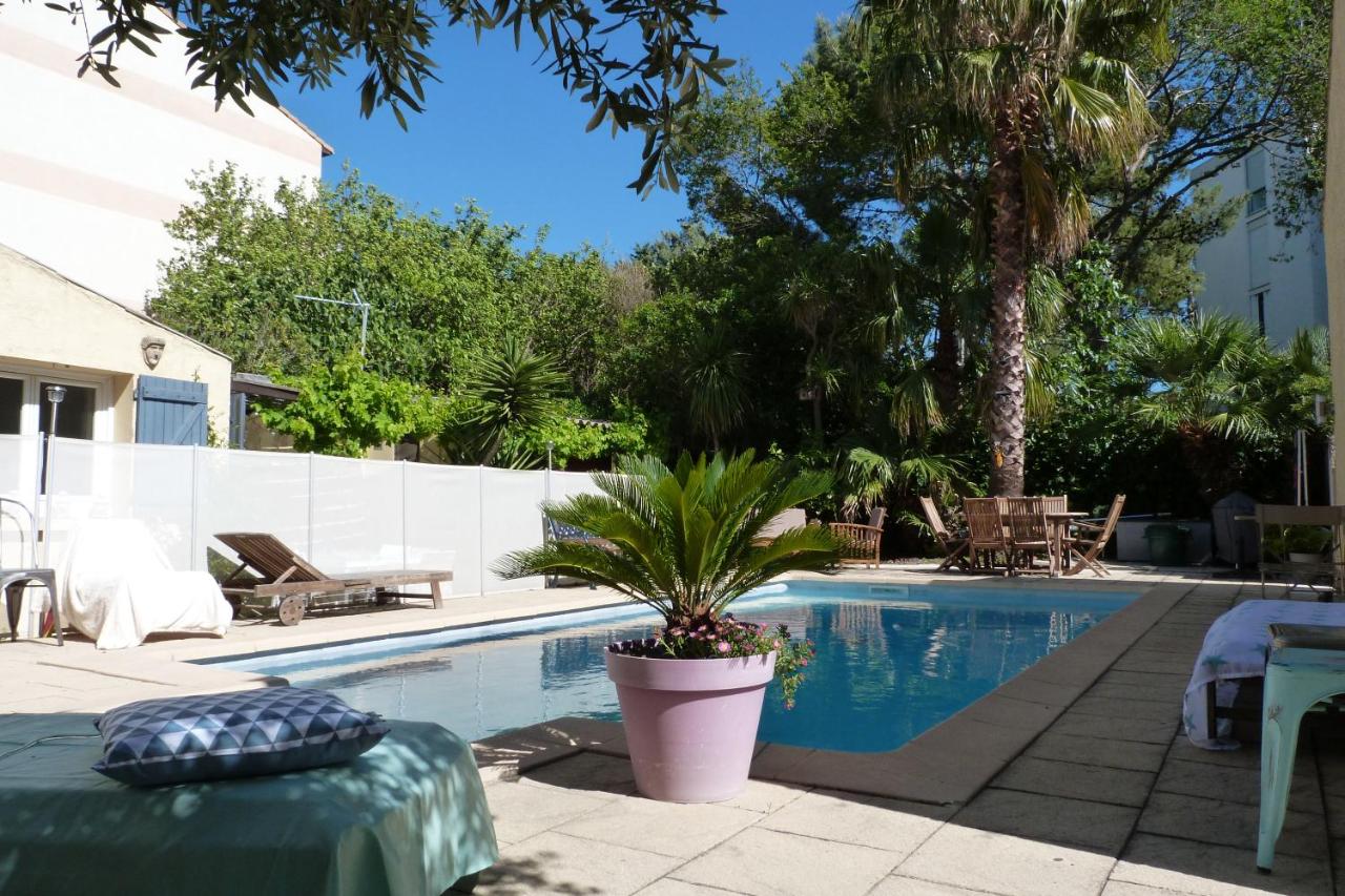 B&B Marseille - Maison jardin grande piscine , sortie bateau possible - Bed and Breakfast Marseille