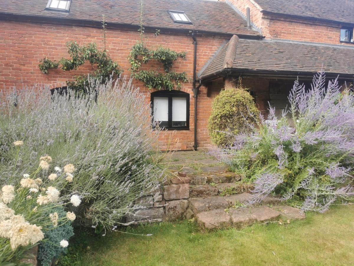 Lupin Cottage at Boningale Manor - Bed and Breakfast