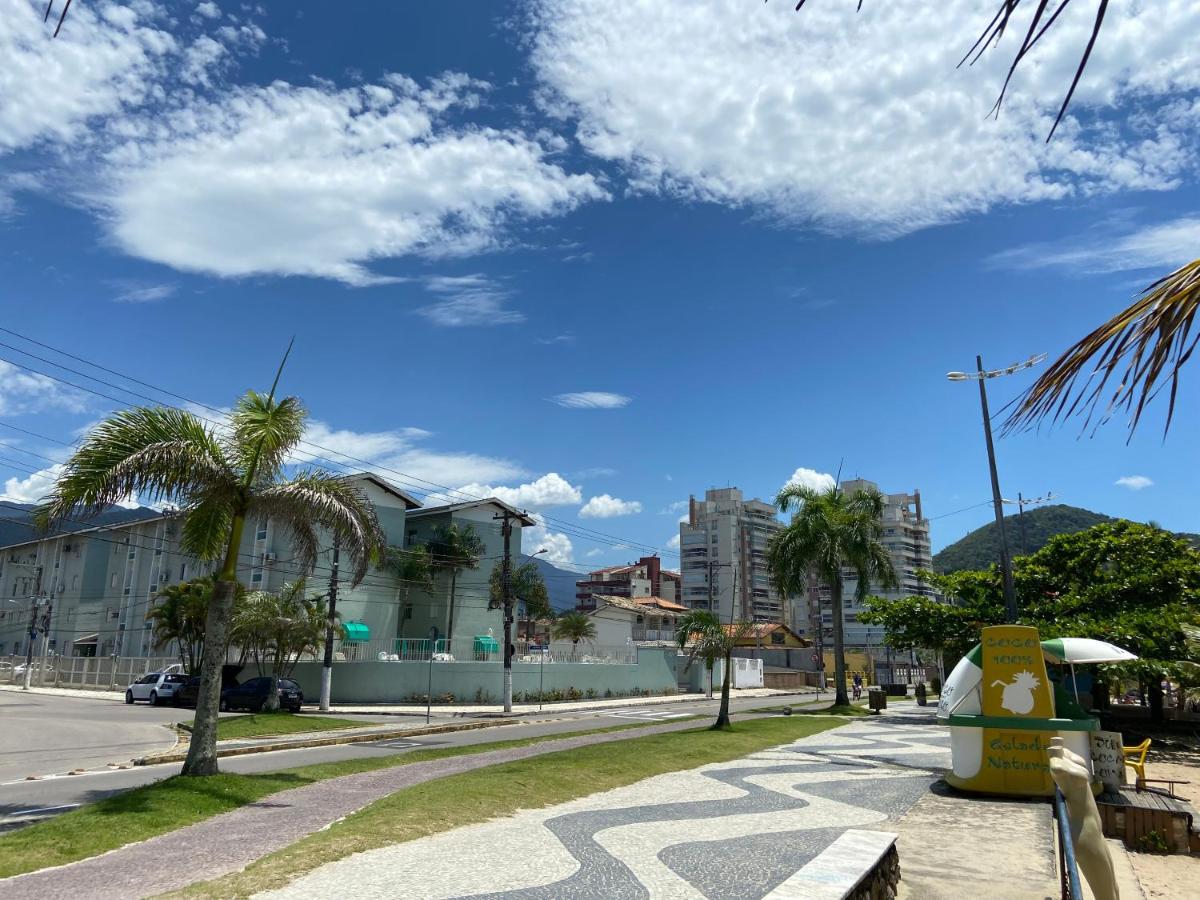 Desfrute bons momentos na praia Martim de Sá Pé na areia Aceitamos Pet pequeno porte - Chambres d’hôtes Caraguatatuba
