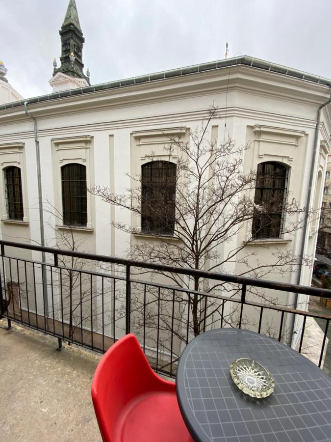 Apartment with Balcony and AC next to Danube - B&B Budapest