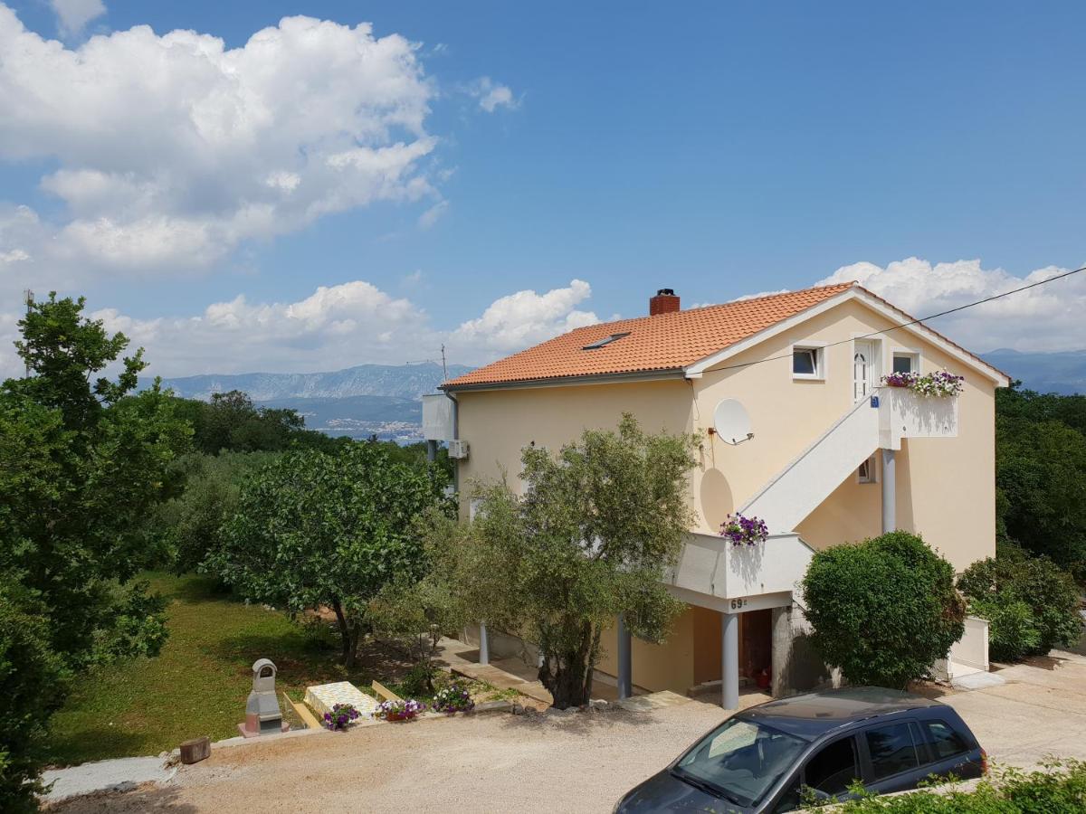 B&B Polje - Apartments with a parking space Polje, Krk - 18767 - Bed and Breakfast Polje