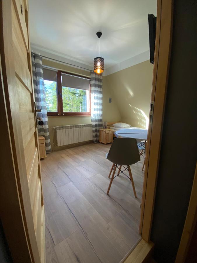 Kleine Tweepersoonskamer met 2 Aparte Bedden