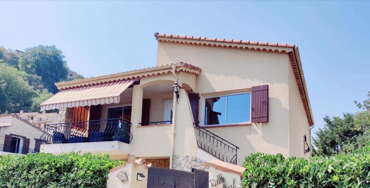 La Villa Castel - Haut de villa - parkings- 3 chambres - 8 couchages - jardin - barbecue - B&B