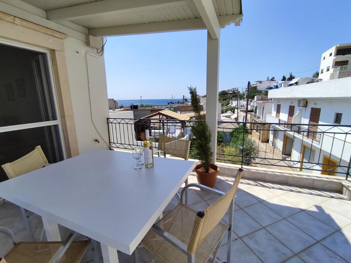 ANASSA HOME A Spacious Cretan House Next To The Sea, Family and Couple Friendly with Terrace in Makry Gialos & Ierapetra - Chambres d'hôtes Makry-Gialos
