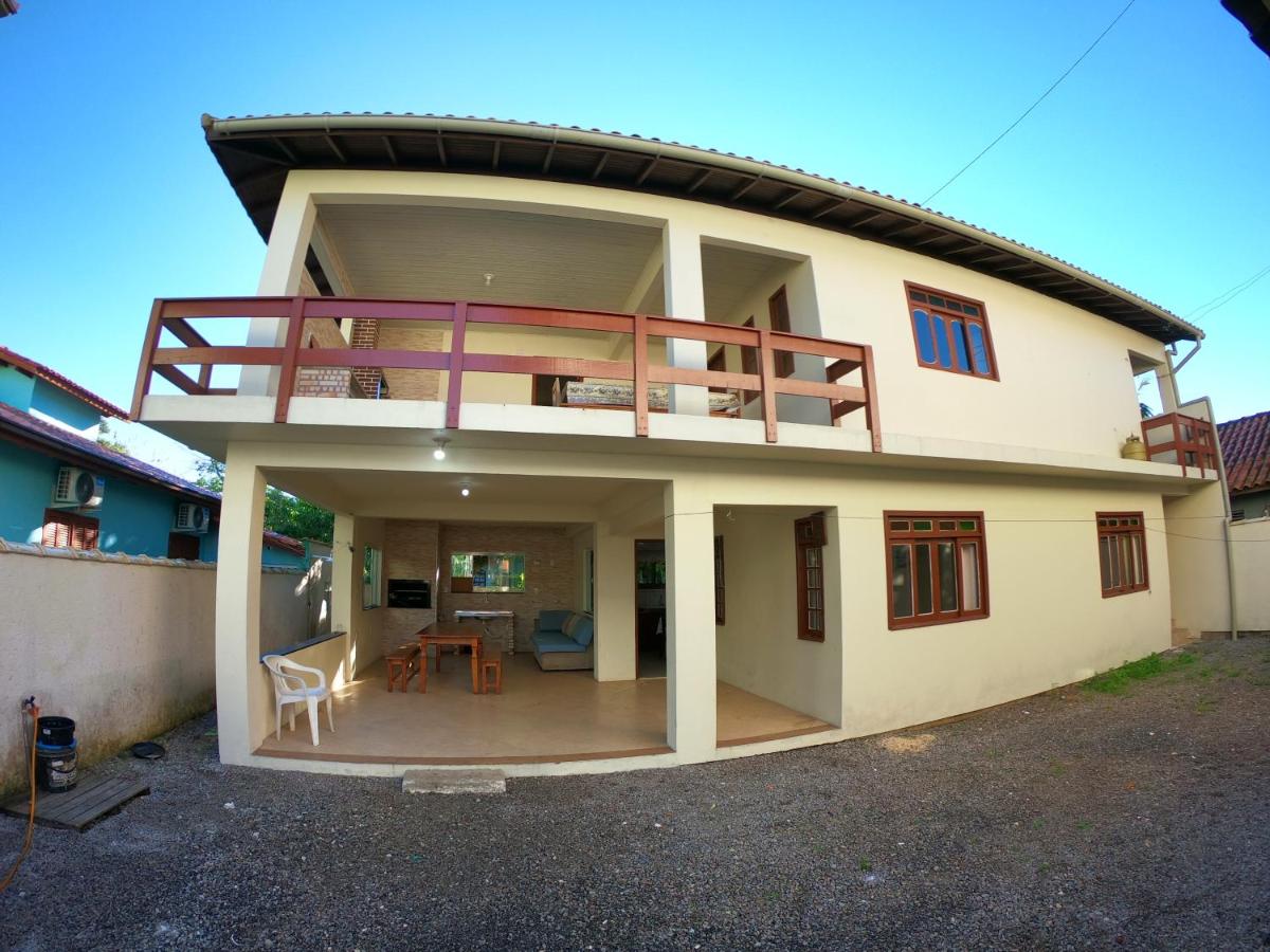 Casas na Praia da Ferrugem duas quadras do mar REF 7 - Chambres d’hôtes Garopaba